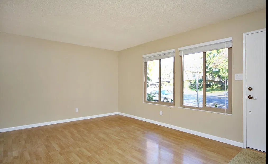 3 bed, 1191 sqft, $950 — Photo 2