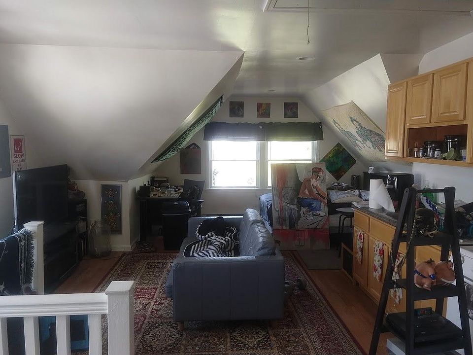 1st image of 26 N Oak Ave #3