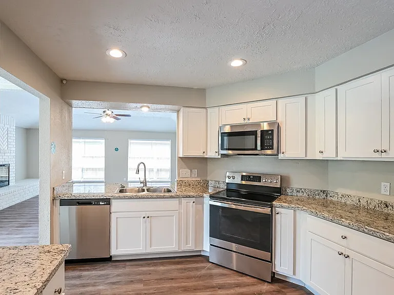 2823 Woodhall Ct — Photo 8