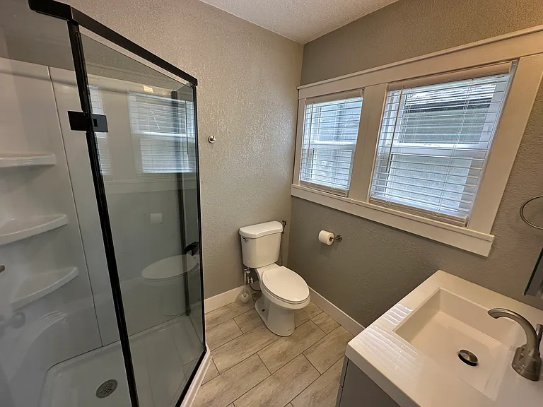 826 E 21st Ave #1 — Photo 12