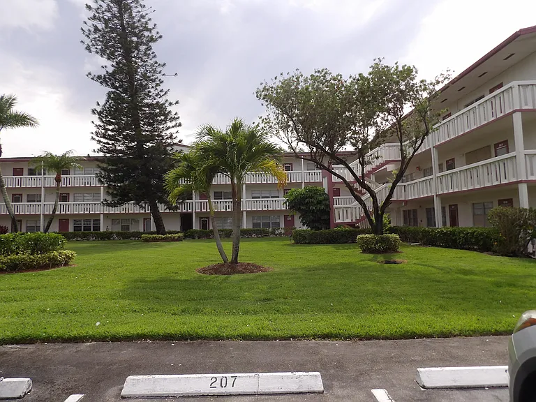 195 Fanshaw E #195 — Photo 7