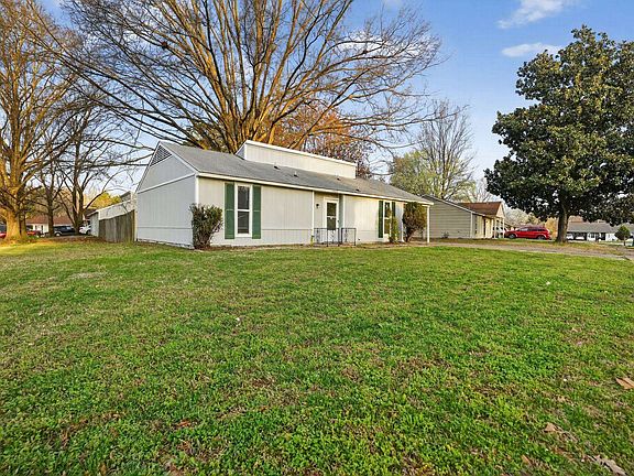 3rd image of 3823 Barberry St