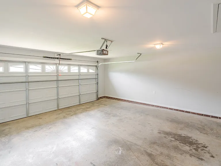 2860 Foxcroft Cir — Photo 27