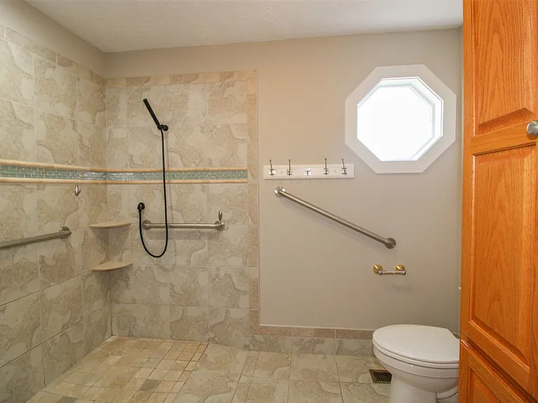 17524 Martin Dr — Photo 23