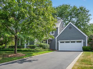 232 Long Hill Rd, Gurnee, IL 60031