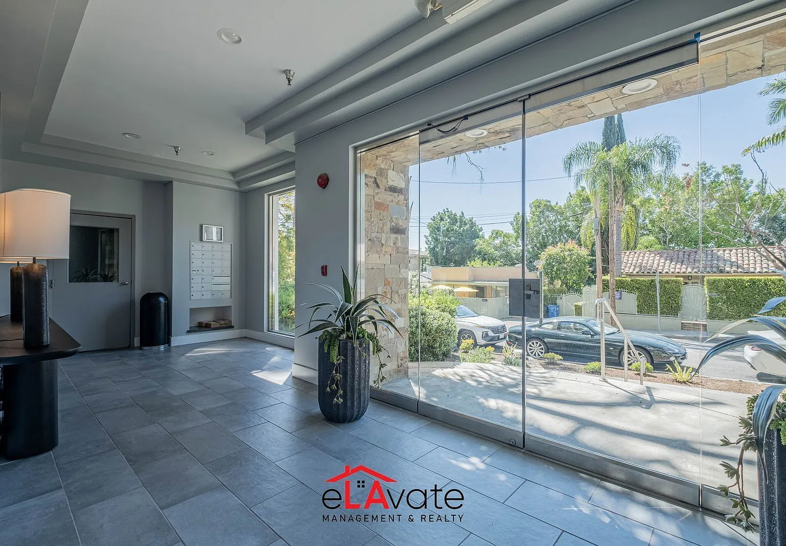 2 bed, 2.0 bath, 1100 sqft, $3,500 — Photo 3