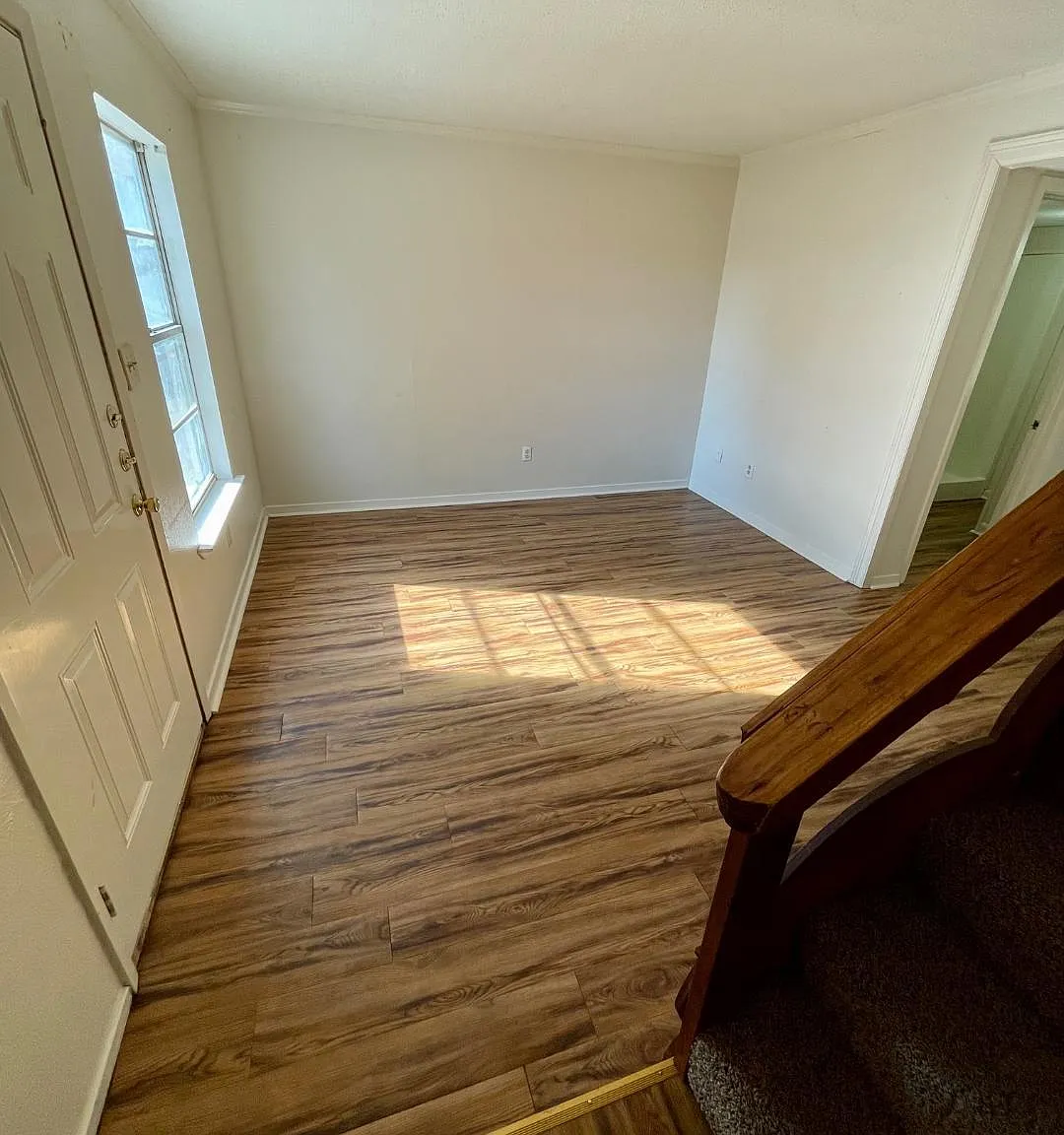 2 bed, 1100 sqft, $925 — Photo 2