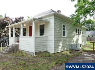 996 20th St SE, Salem, OR 97301