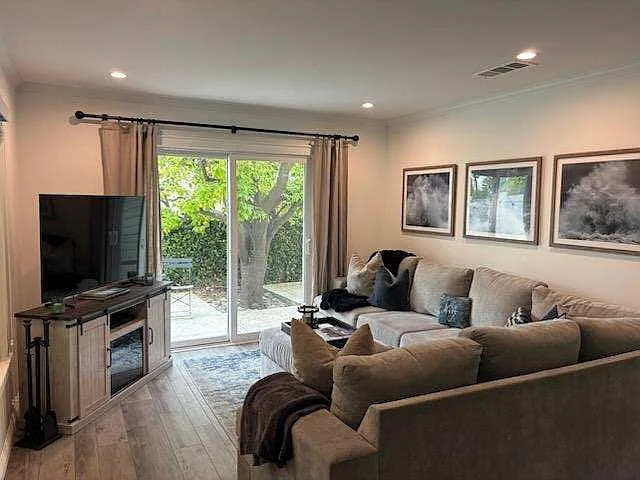3 bed, 1550 sqft, $5,700 — Photo 2