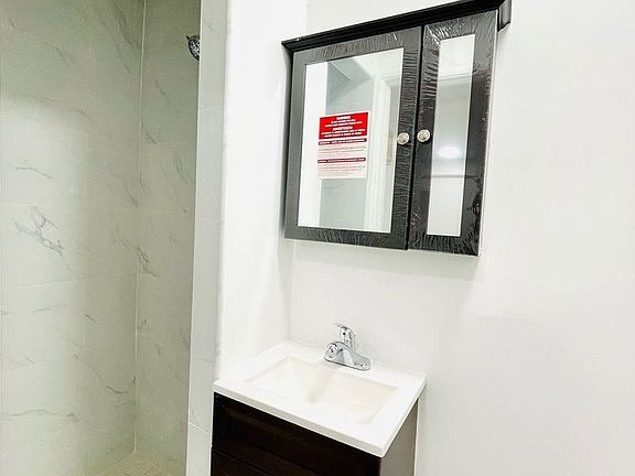 4th image of 251 Elizabeth St APT 8