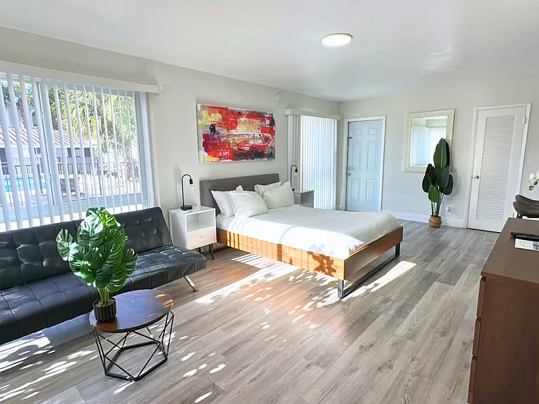 412 Sunset Dr — Photo 4