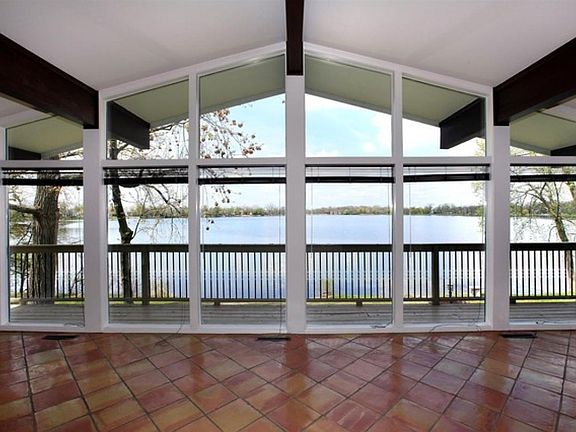 3rd image of 34582 N Lake Shore Dr