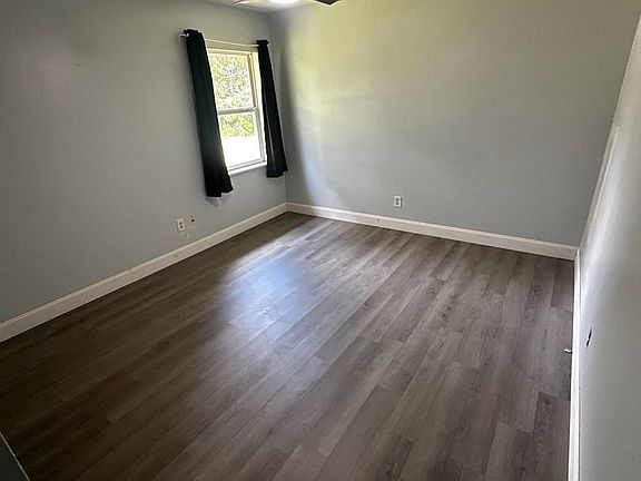 4th image of 4151 SE 21st Ct