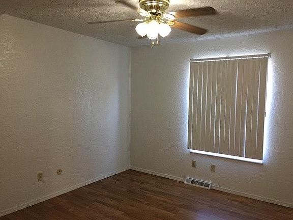 5th image of 704 White Oak Dr APT 4