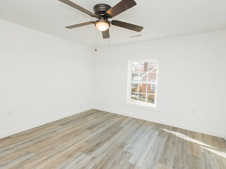 245 Carolina Ave — Photo 16