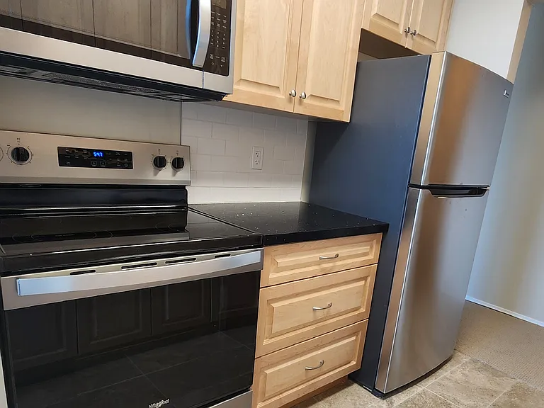 2180 Argyle Ave #302 — Photo 4
