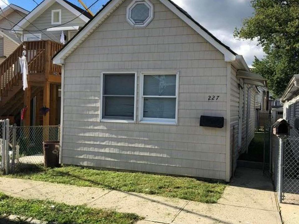 1st image of 227 Grimsby St
