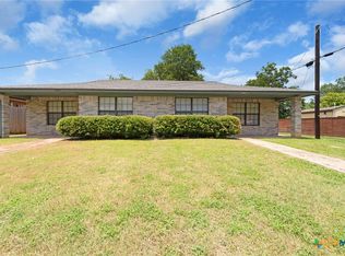 307/309 W 2nd St, Lampasas, TX 76550
