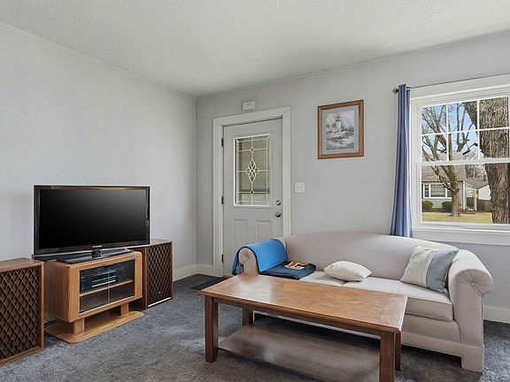 5th image of 1917 33rd St