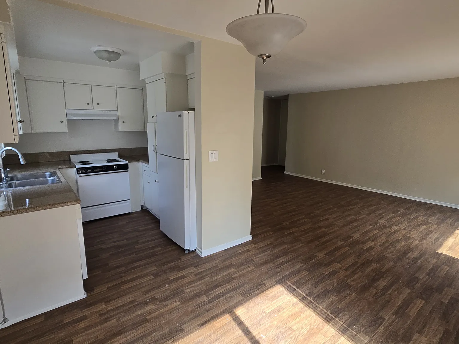 2 bed, 1100 sqft, $2,395 — Photo 3