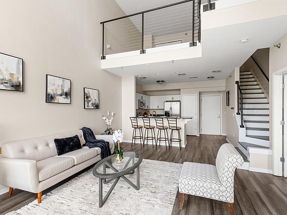 4th image of 2121 S Kinnickinnic AVENUE #110