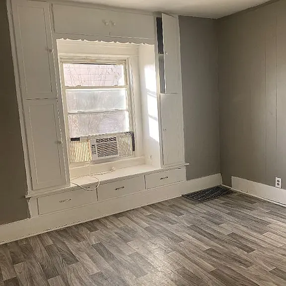 2533 E 31st St #1 — Photo 1