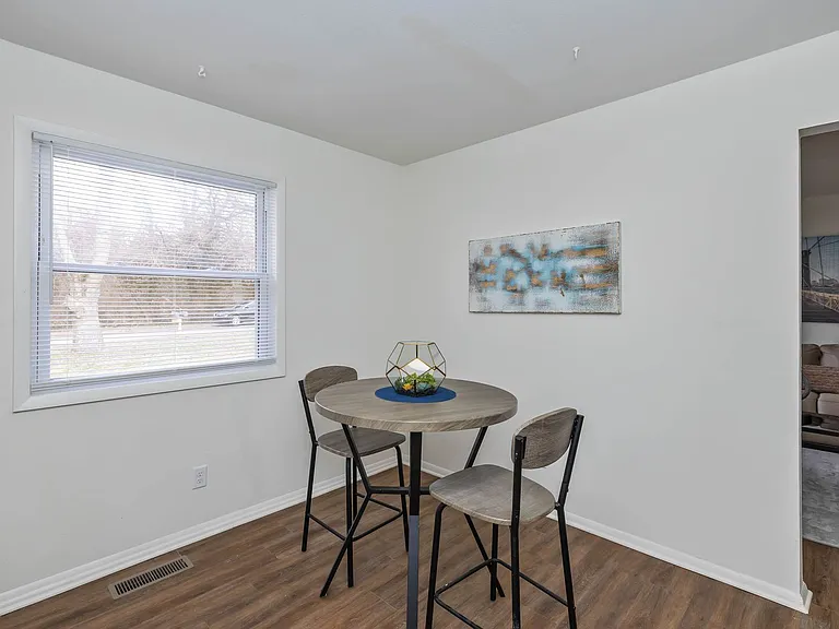 2121-2123 Fairfax Rd — Photo 20