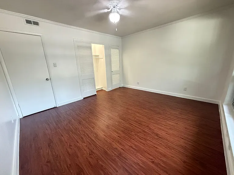 Lorrain Apartments — Photo 41