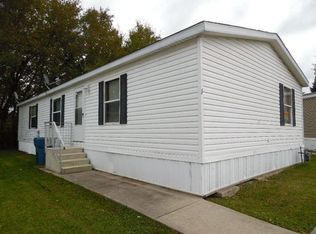 11 Candlelight Dr, Sauk Village, IL 60411