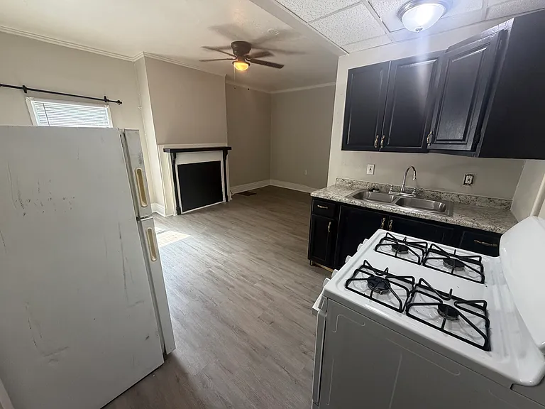 47 Burkhardt Ave #4 — Photo 2