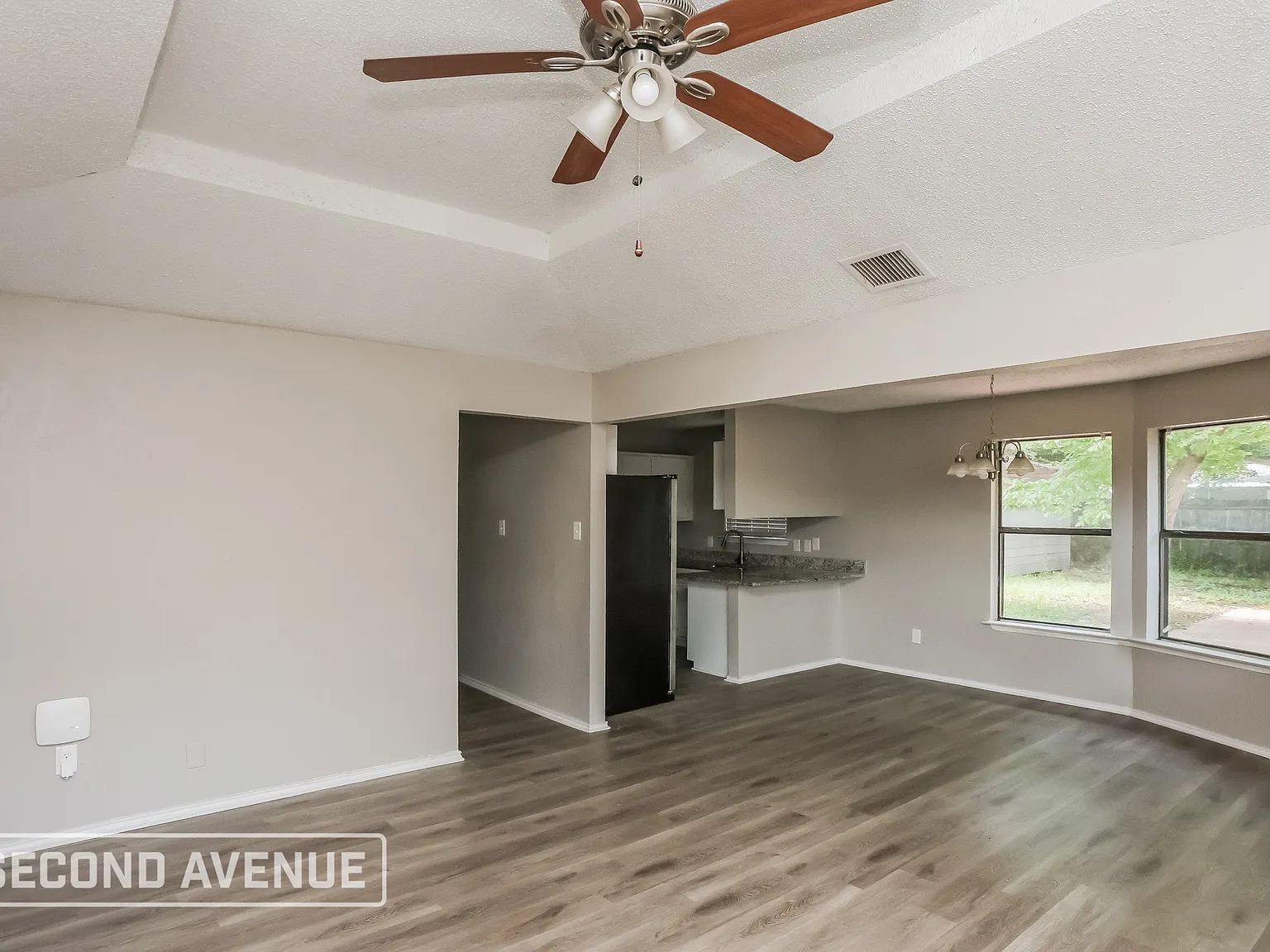 3 bed, 2.0 bath, 1422 sqft, $1,750 — Photo 3