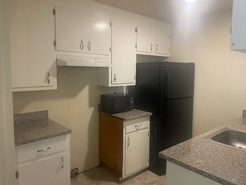 4- RENT coming soon — Photo 3
