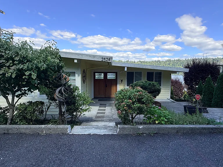 2524 W Lake Sammamish Pkwy NE — Photo 2