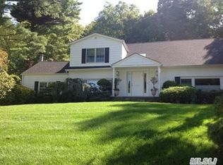 225 Chestnut Dr, Roslyn, NY 11576