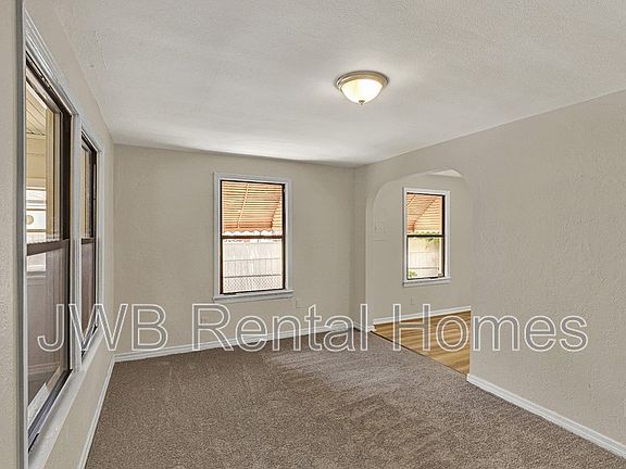 4th image of 3825 Division St