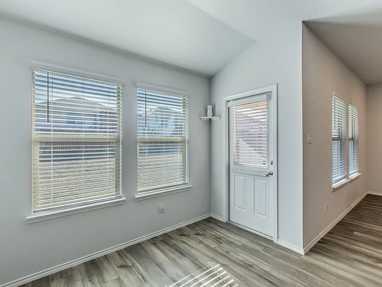 237 Poplin Ln — Photo 9