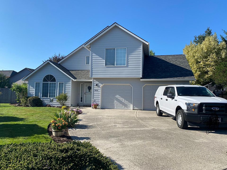 1st image of 816 NE 169th Ct