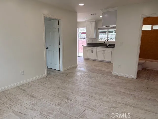 3 bed, 850 sqft, $2,700 — Photo 3