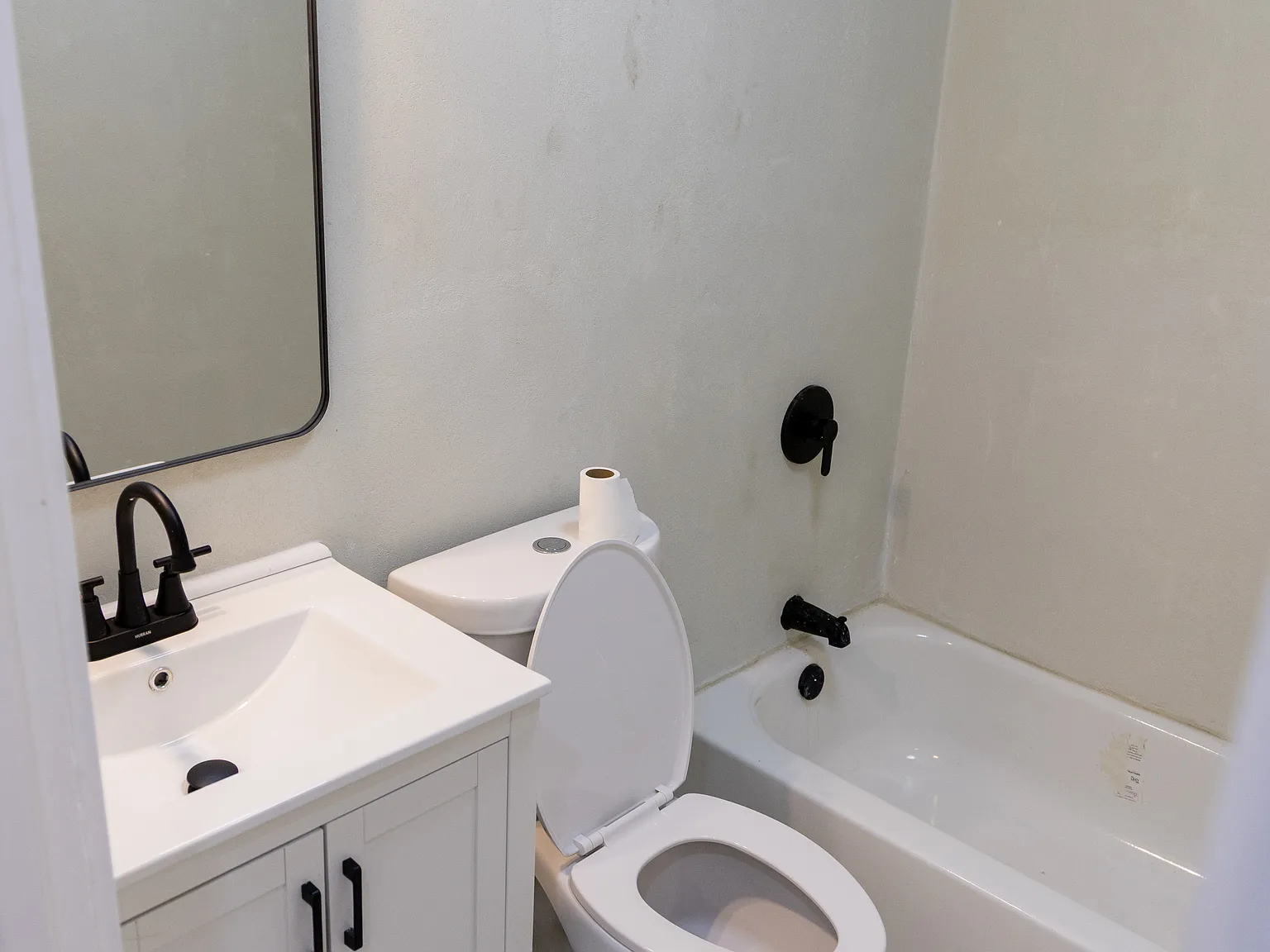 1 bed, 1000 sqft, $1,350 — Photo 4
