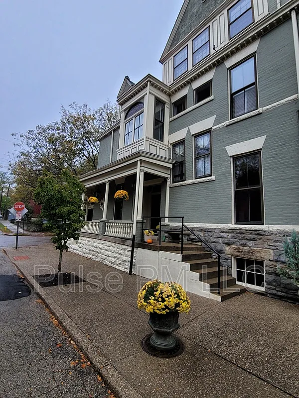 2 bed, 2.0 bath, 1000 sqft, $2,200 — Photo 1