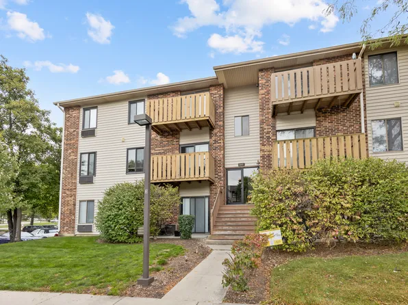 746 Prescott Dr APT 102, Roselle, IL 60172