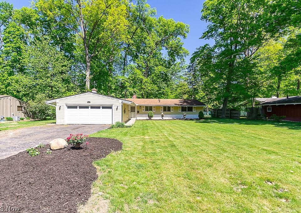 1st image of 2427 Beechwood Dr