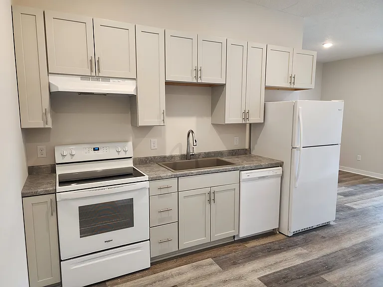 121 Main St S — Photo 17