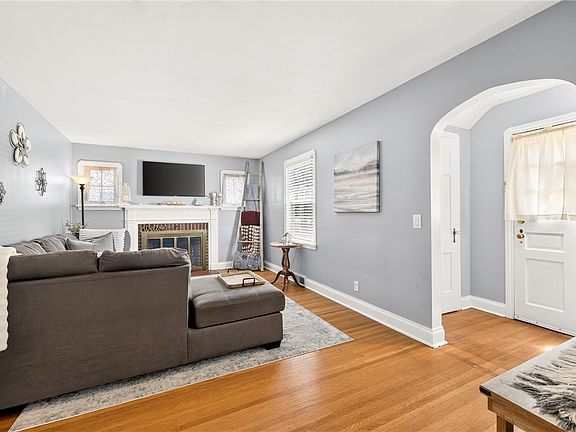 5th image of 66 Gilbert Dr