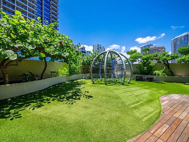 Kapiolani Blvd — Photo 41