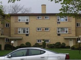 2113 Howard St APT 1A, Evanston, IL 60202