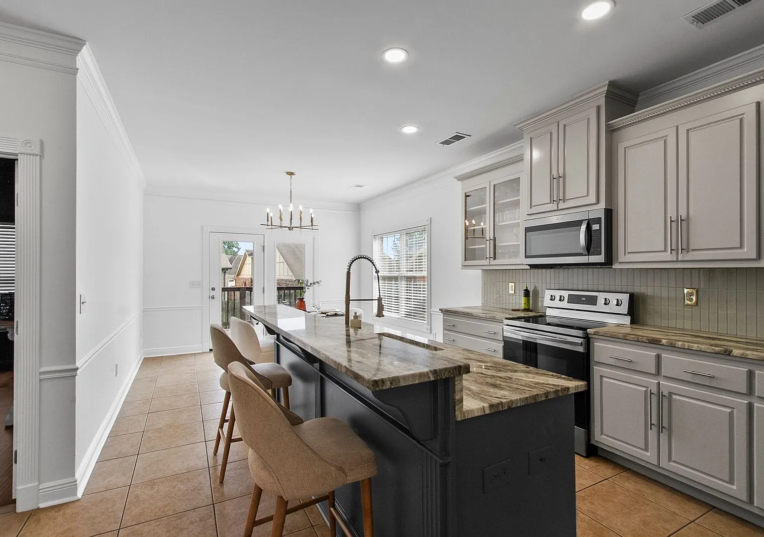 6337 Bryant Circle — Photo 3