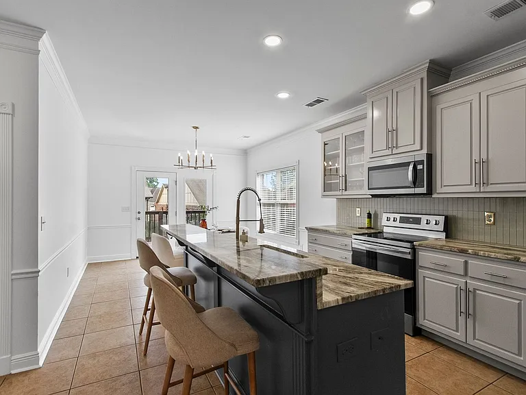 6337 Bryant Cir — Photo 3