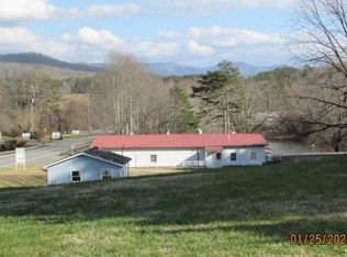 8 Chatuge Village Cir, Hayesville, NC 28904