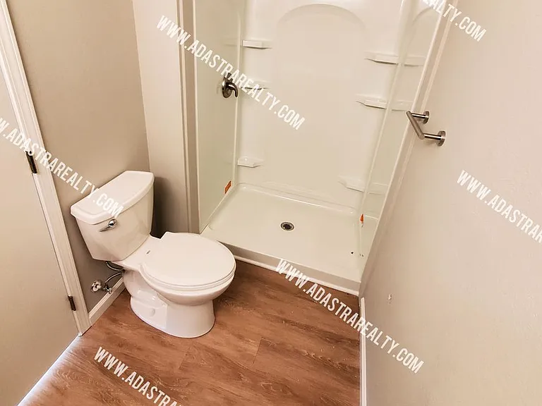 121 Ames St — Photo 3